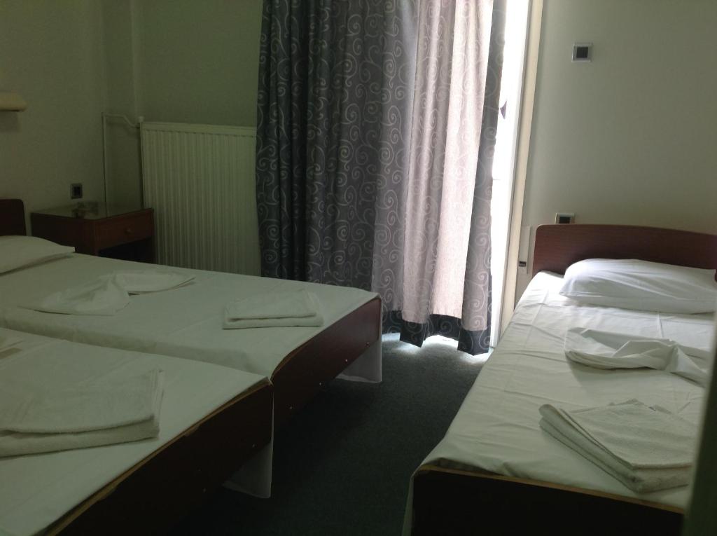 Postel nebo postele na pokoji v ubytování Morfeas Hotel