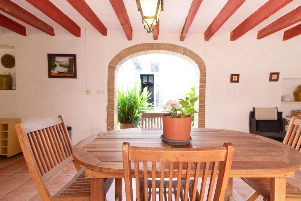 Posedenie v ubytovaní Global Properties, Bonita casa rural en Quart de les Valls