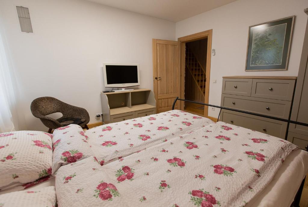 Postel nebo postele na pokoji v ubytování Apartamentai Dana
