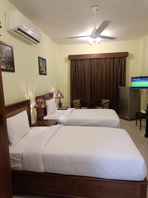 Postel nebo postele na pokoji v ubytování ROYAL HOTEL