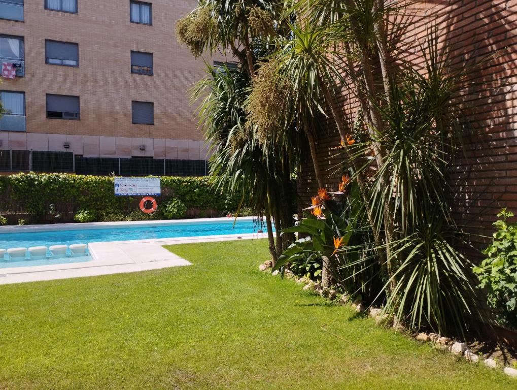 Bazén v ubytování Vivalidays Lara - Fenals - LLoret de Mar nebo v jeho okolí