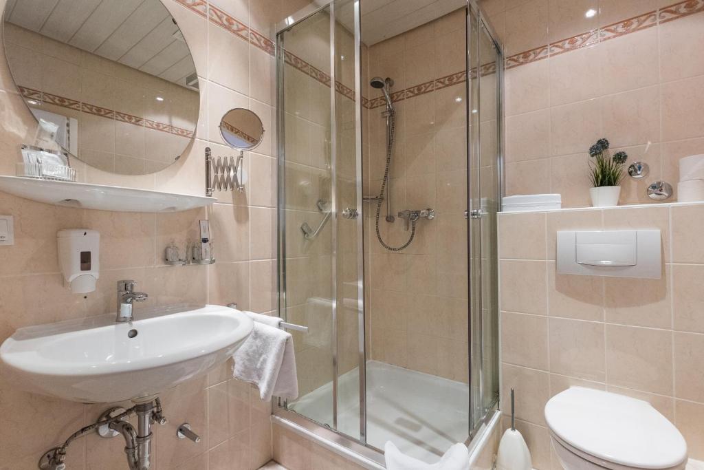Koupelna v ubytování Hotel Weinhaus Wiedemann