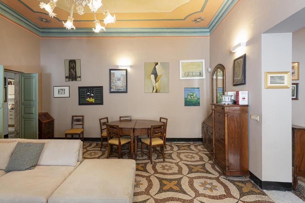 A seating area at Fancy Apartment in Palazzo Grimaldi by Wonderful Italy