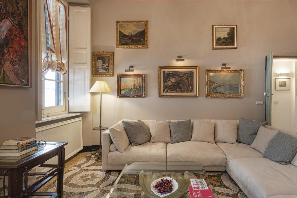A seating area at Fancy Apartment in Palazzo Grimaldi by Wonderful Italy