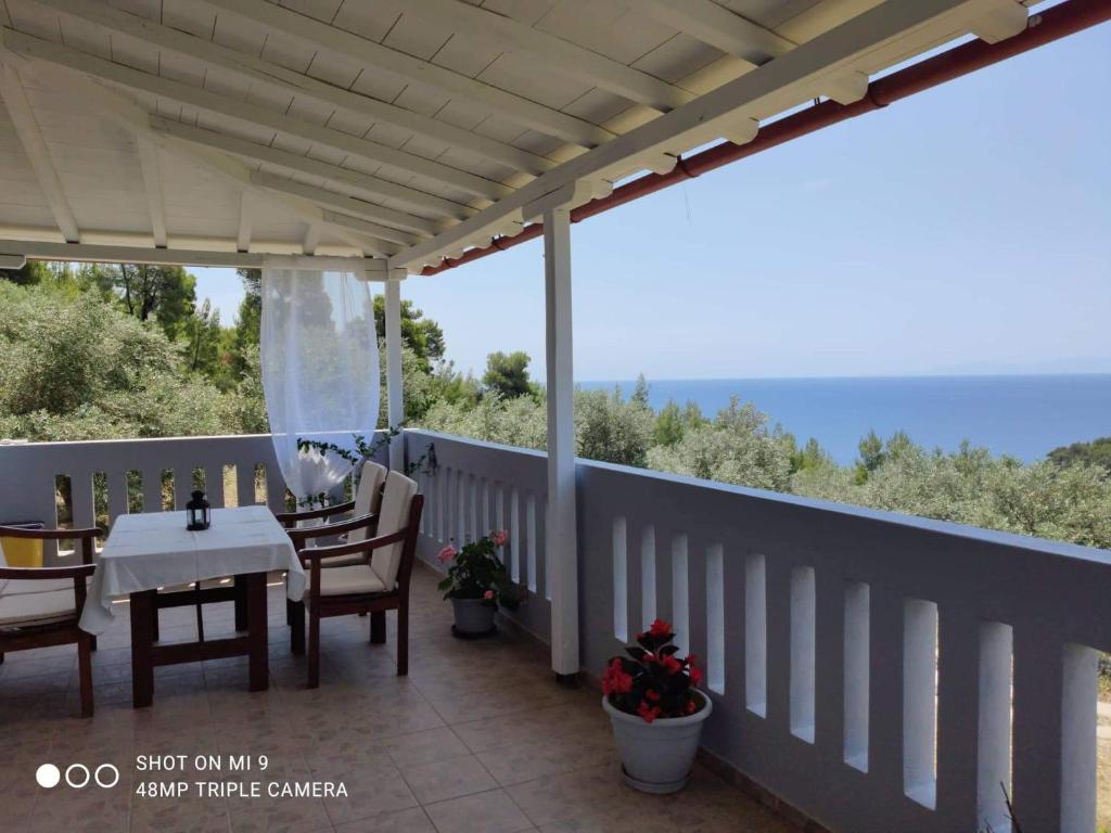 Φωτογραφία από το άλμπουμ του Elia house 2 astoning view among the olive trees στη Μηλιά