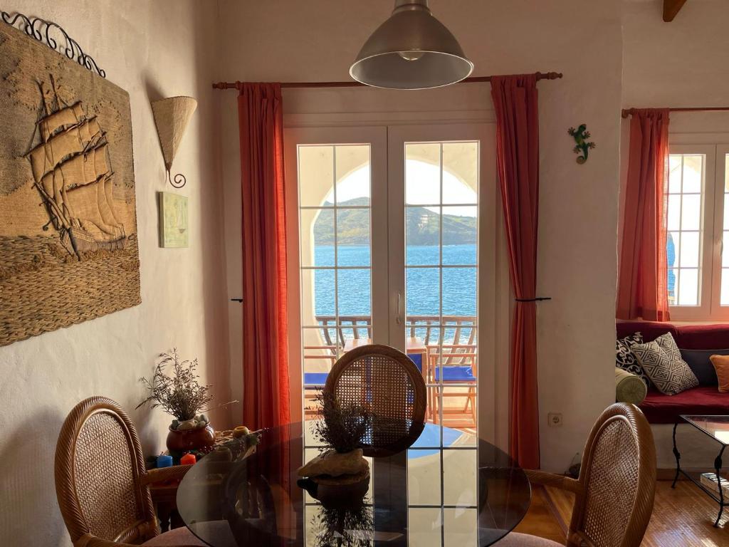 Amazing Sea View a Paradise Cosy Apartment, Fornells ...