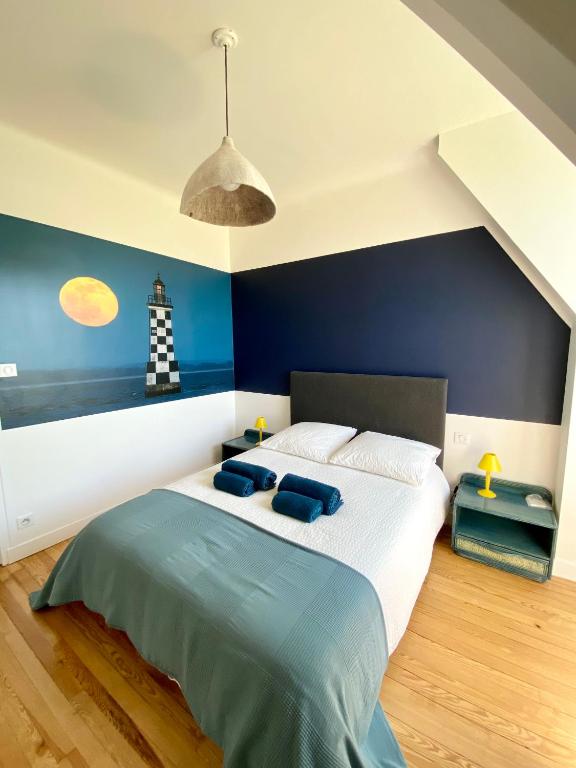 Postel nebo postele na pokoji v ubytování Superbe villa vue sur mer, corniche de la plage