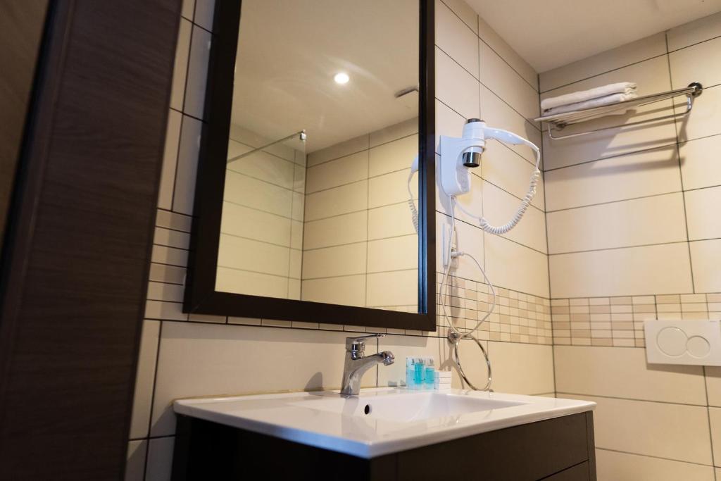 The Helmet Hotel - Resim 40