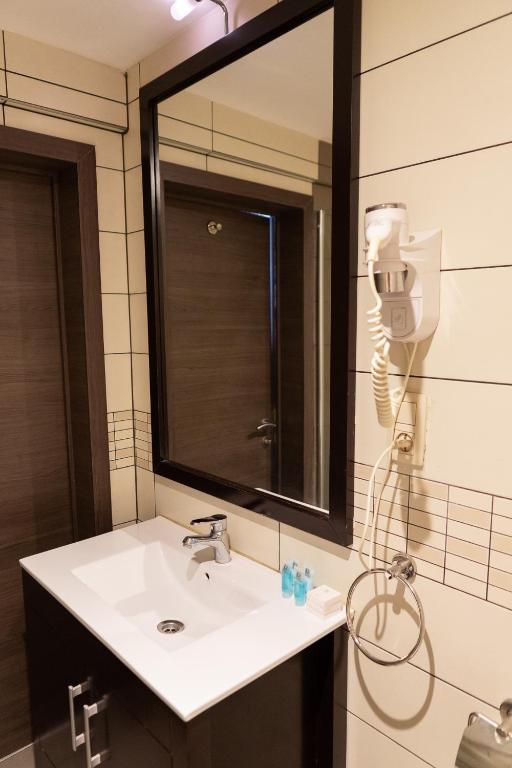 The Helmet Hotel - Resim 42