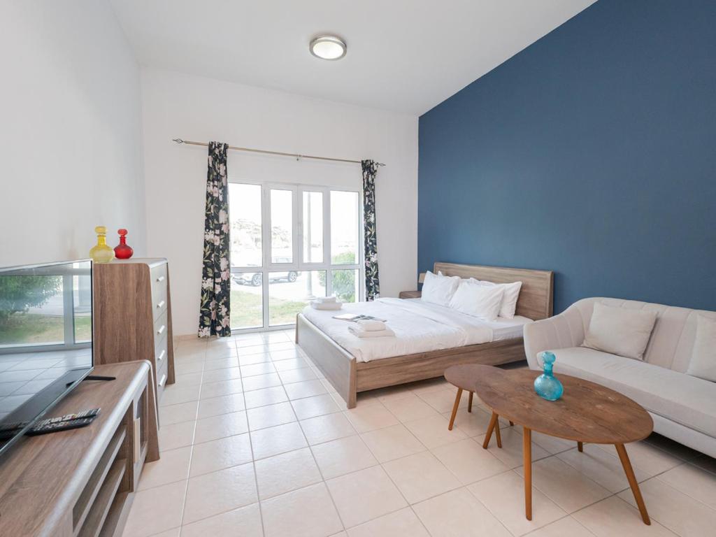 Apartment Bright studio next to discovery garden metro, Dubai, UAE