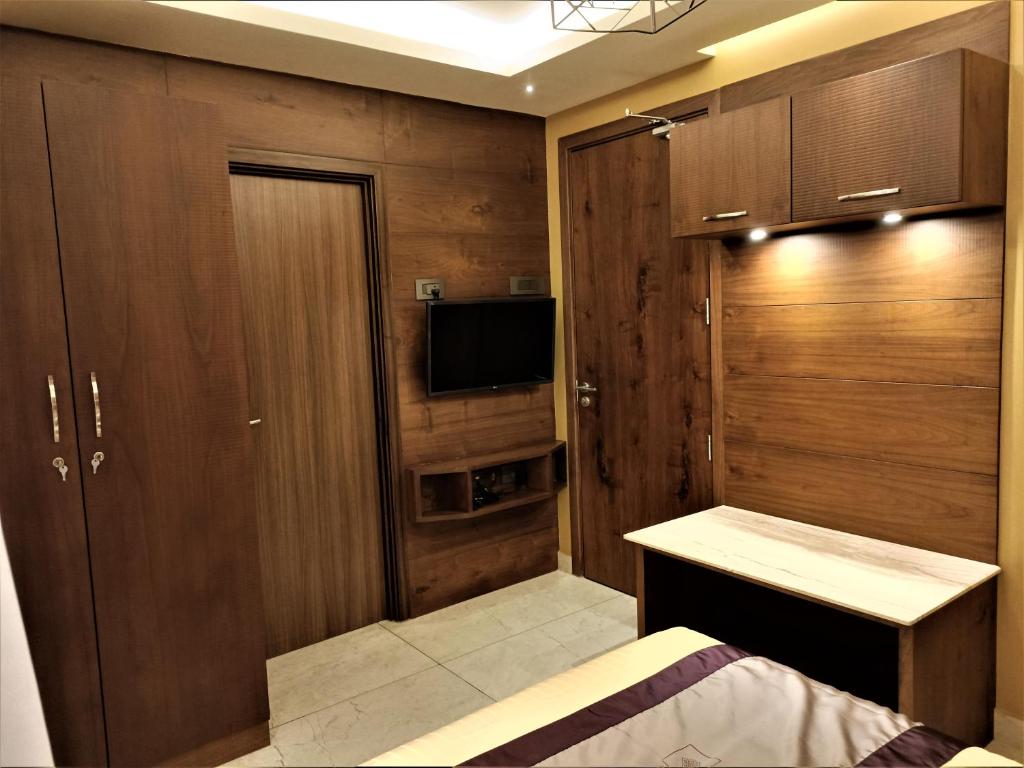 TV a/nebo společenská místnost v ubytování Retrieve Health & Wellness