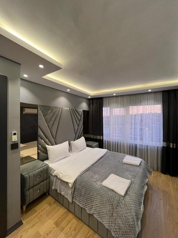 &#x388;&nu;&alpha; &#x3AE; &pi;&epsilon;&rho;&iota;&sigma;&sigma;&#x3CC;&tau;&epsilon;&rho;&alpha; &kappa;&rho;&epsilon;&beta;&#x3AC;&tau;&iota;&alpha; &sigma;&epsilon; &delta;&omega;&mu;&#x3AC;&tau;&iota;&omicron; &sigma;&tau;&omicron; Istanbul Suites Residance Super Lux G