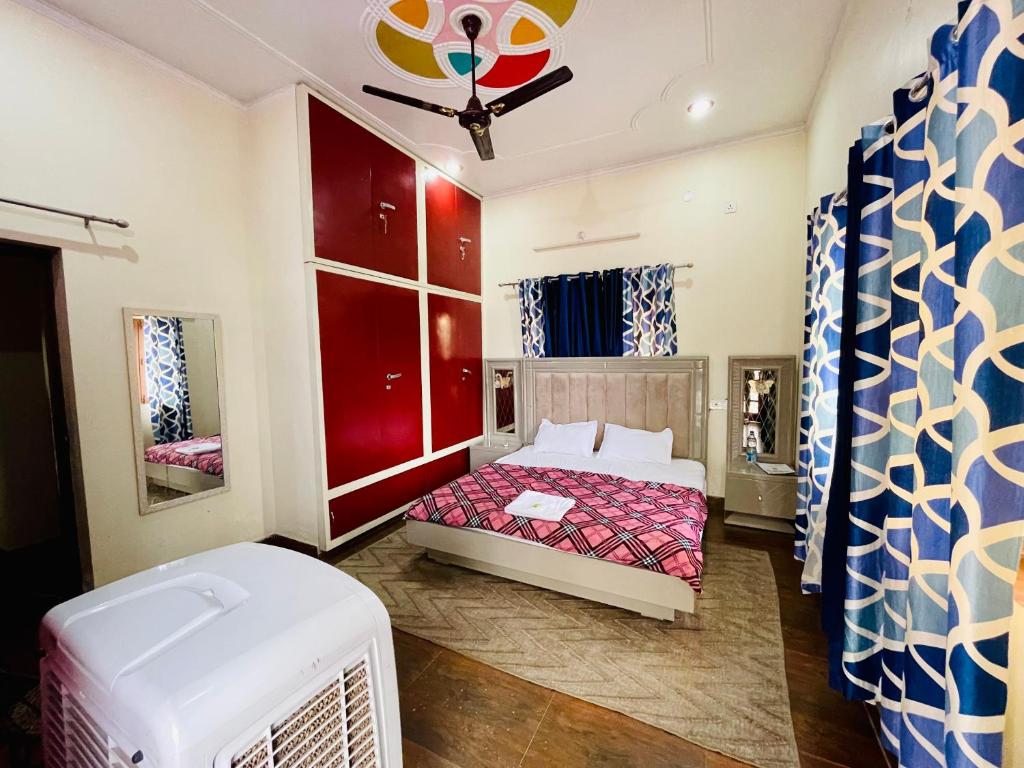 Postel nebo postele na pokoji v ubytování Stayble Homestay