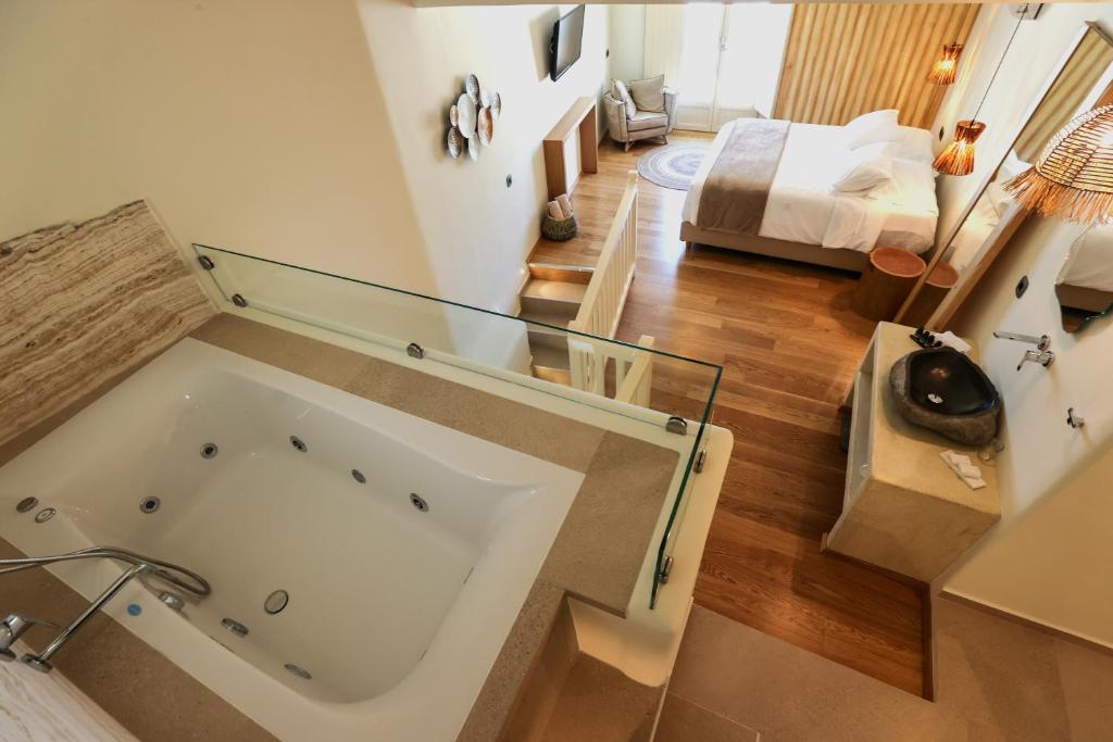 Postel nebo postele na pokoji v ubytování Life Suites