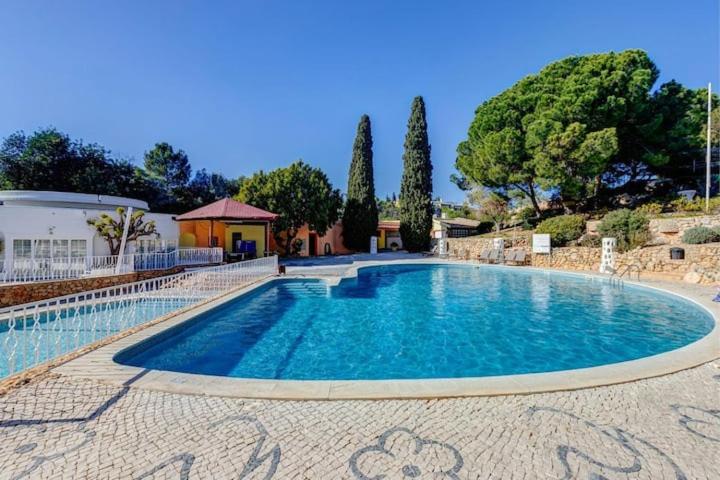 Bazén v ubytování Casa Gaivota-Quinta do Paraíso, Praia Carvoeiro nebo v jeho okolí