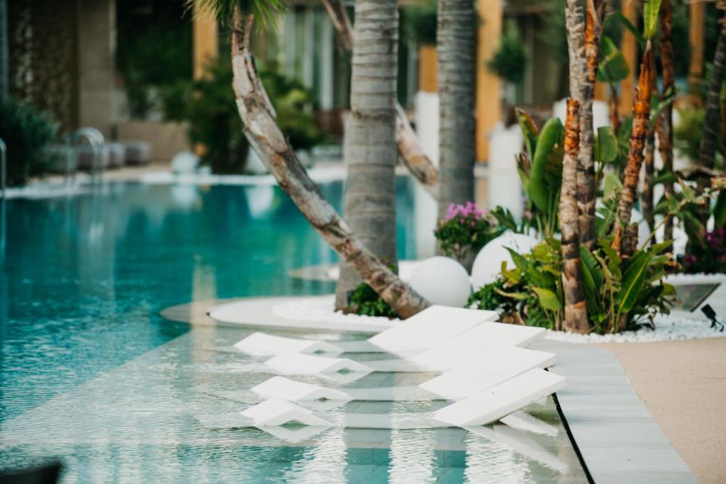 Bazén v ubytování Elite Bay Hotel Lalez Durres nebo v jeho okolí
