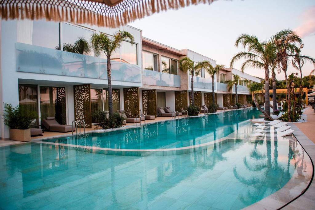 Bazén v ubytování Elite Bay Hotel Lalez Durres nebo v jeho okolí