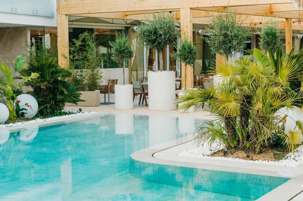 Bazén v ubytování Elite Bay Hotel Lalez Durres nebo v jeho okolí