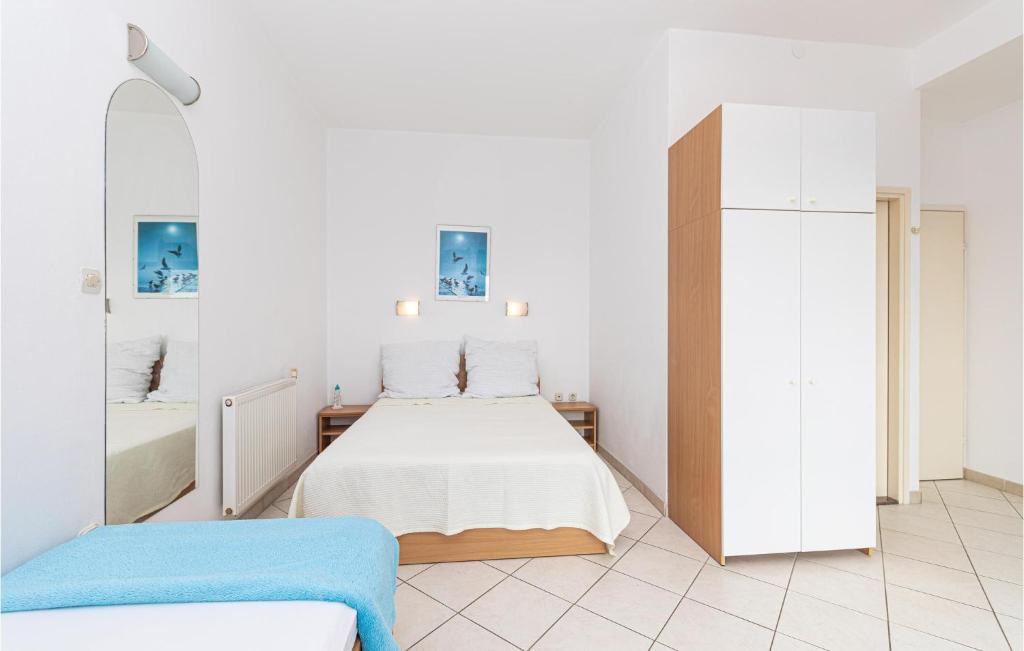Posteľ alebo postele v izbe v ubytovaní Amazing Apartment In Kastel Stafilic