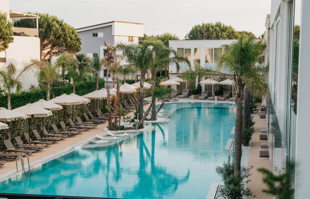 Bazén v ubytování Elite Bay Hotel Lalez Durres nebo v jeho okolí