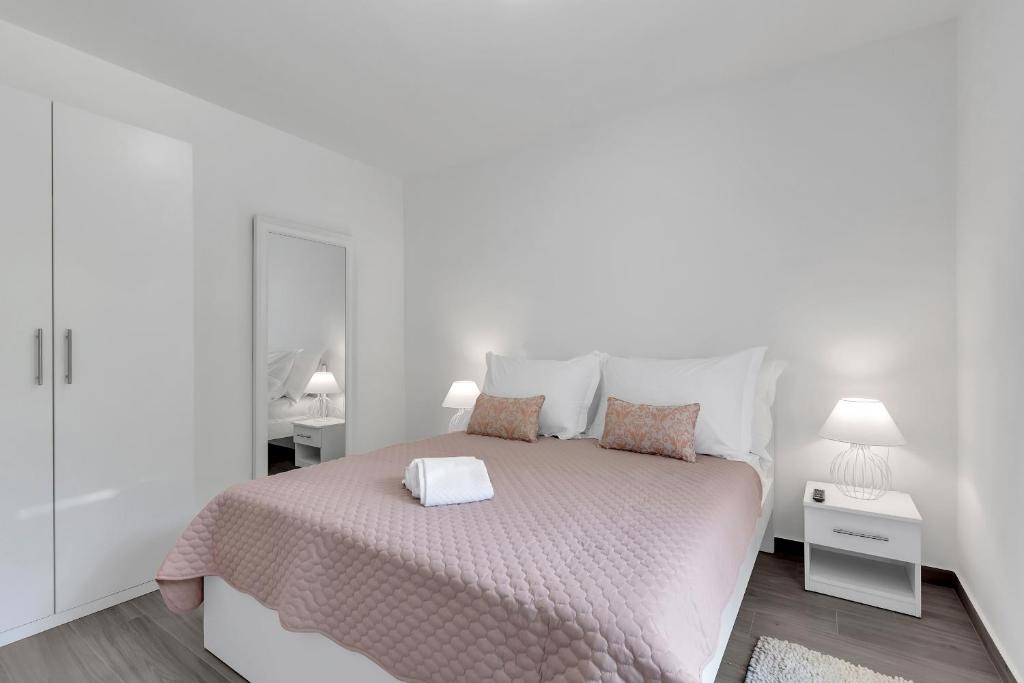 Posteľ alebo postele v izbe v ubytovaní Central Makarska - Apartments Šantrić