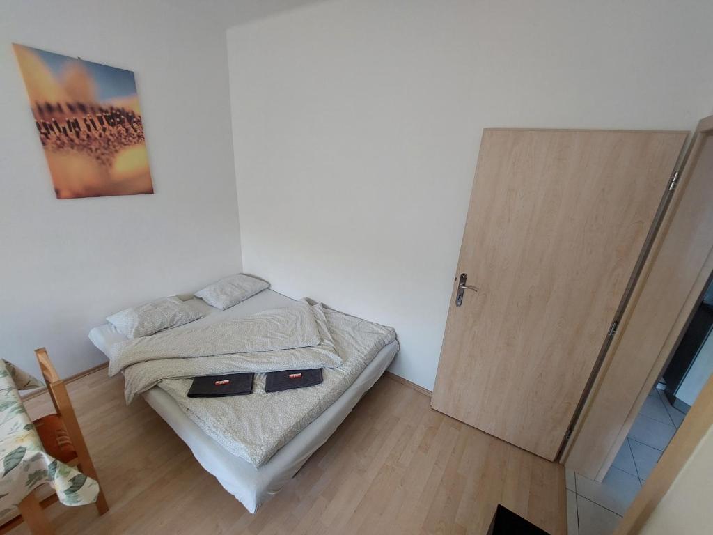 Posteľ alebo postele v izbe v ubytovaní Apartman Michaela