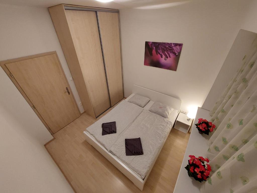Posteľ alebo postele v izbe v ubytovaní Apartman Michaela