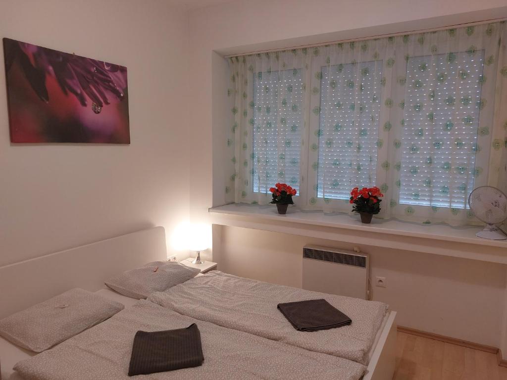 Posteľ alebo postele v izbe v ubytovaní Apartman Michaela