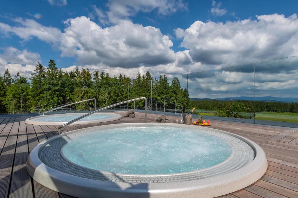 Nespecifikovaný výhled na hory nebo výhled na hory při pohledu z aparthotelu
