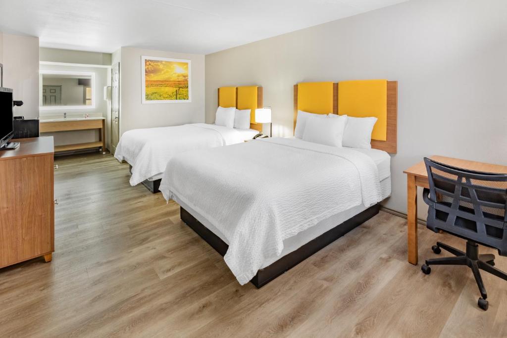 Days Inn & Suites by Wyndham Huntsville - 大号床间 - 带两张大号床 - 禁烟