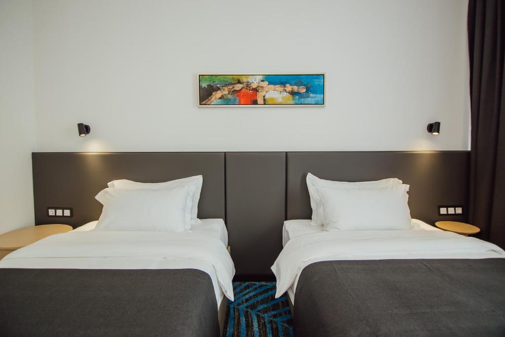 Postel nebo postele na pokoji v ubytování Graphic Hotel Batumi