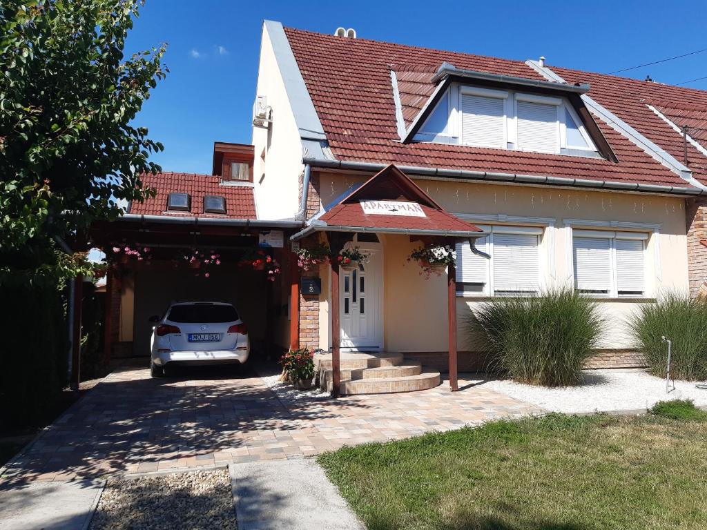 Boglárka Apartman 5700 Gyula, Pomutz György tér4/1 kép - 1