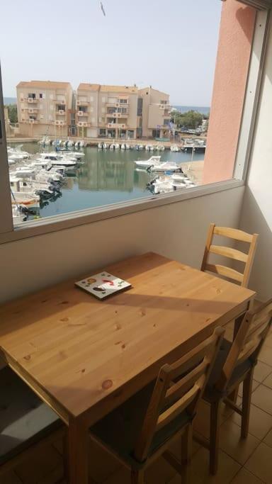 Balkón nebo terasa v ubytování Superbe appartement avec vue sur la mer et port