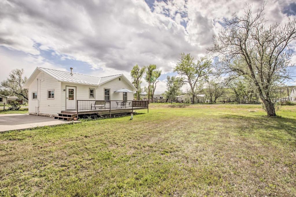 a white house with a porch and a yard at Lovely Thermopolis Home Less Than 3 Mi to Hot Springs in Thermopolis