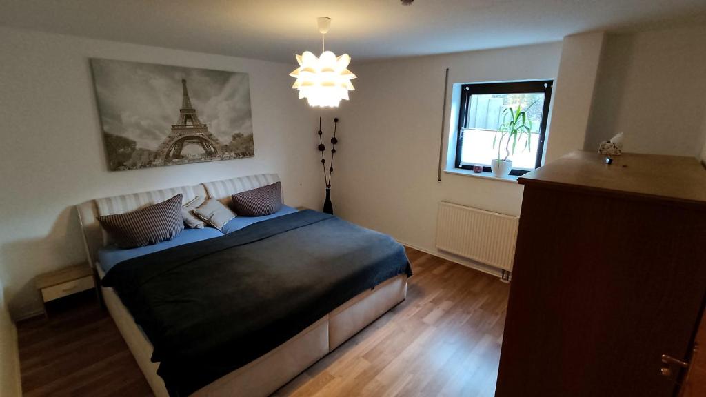 Postel nebo postele na pokoji v ubytování *Gemütliche Ferienwohnung in perfekter Lage*