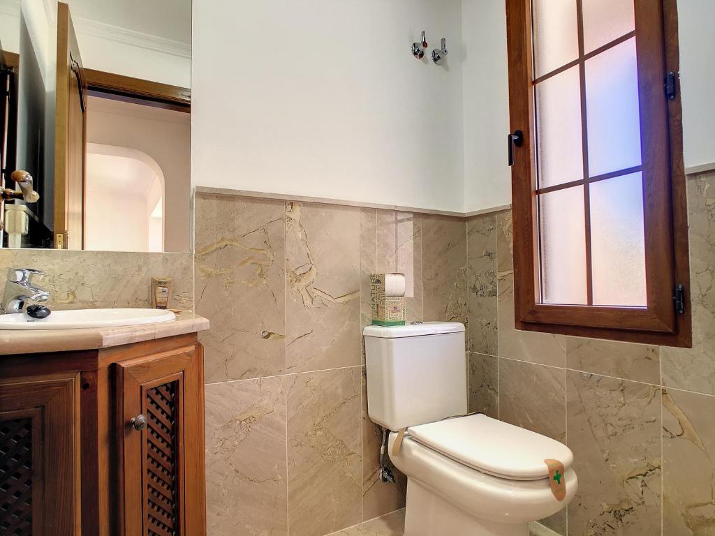 A bathroom at La Manga Club - Las Atalayas 7709