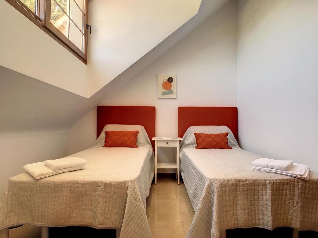 A bed or beds in a room at La Manga Club - Las Atalayas 7709