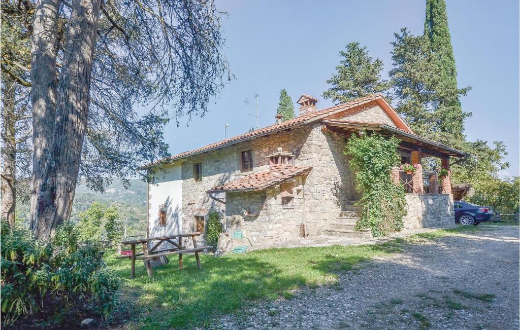 a stone house with a bench in front of it at La Baciola - Sopra in Ortignano Raggiolo