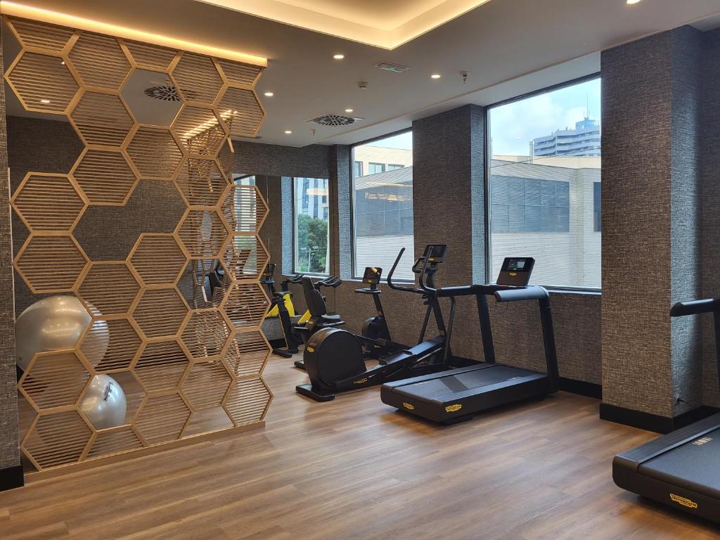 Posilňovňa alebo fitness centrum v ubytovaní Ilunion Valencia 3