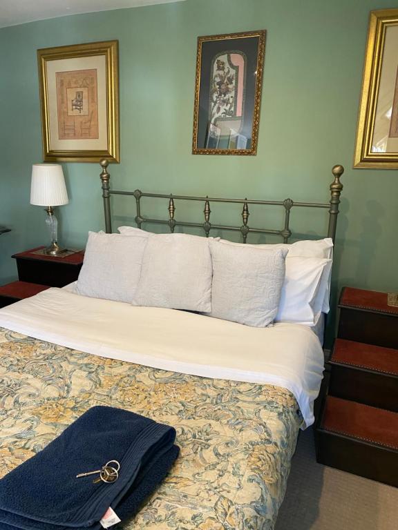 King Street Accomadation - Double Room With Shared Bathroom