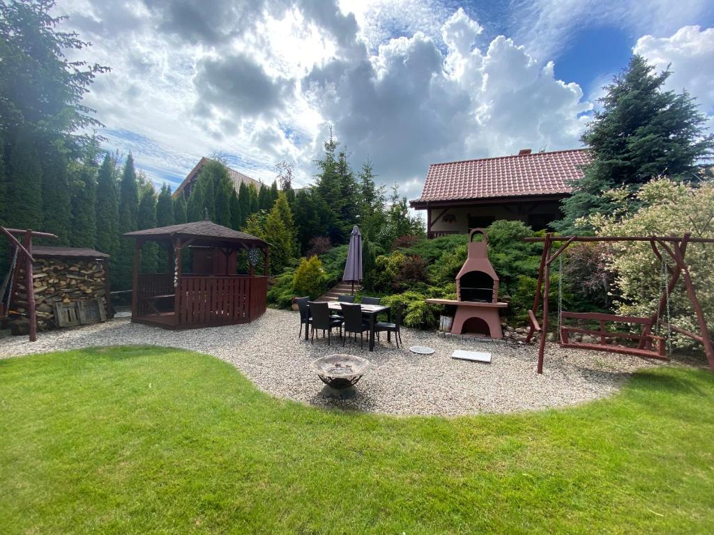 a backyard with a gazebo and a table and chairs at Dom wypoczynkowy Sosenka in Orzysz