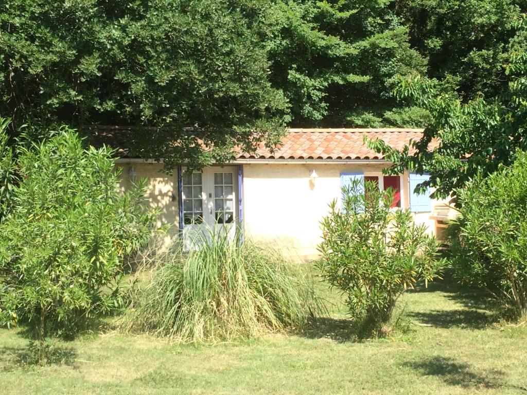 a small house in the middle of a yard at Gîte en Drôme provençale in Les Granges-Gontardes