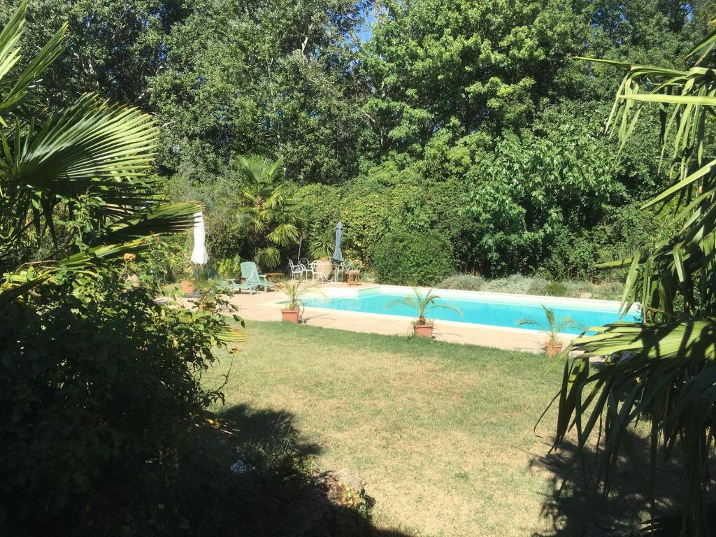 a swimming pool in a yard with trees and a yard sidx sidx sidx at Gîte en Drôme provençale in Les Granges-Gontardes