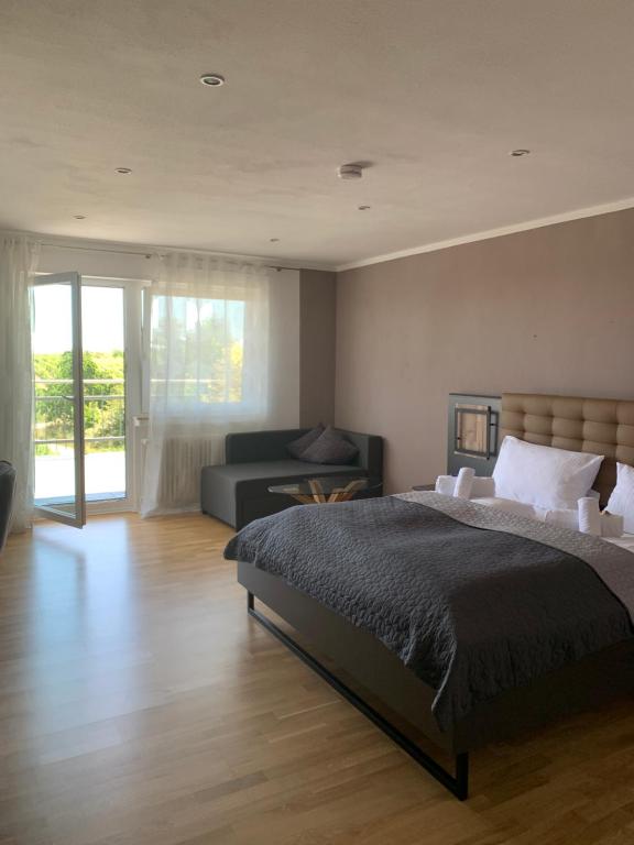 Postel nebo postele na pokoji v ubytování HGH - Hotel Garni Helbig