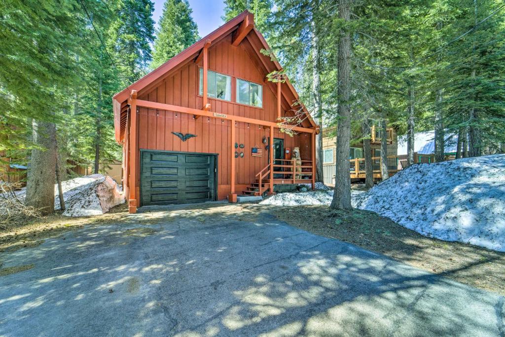 a cabin in the woods with a garage at Truckee Cabin Near Lake and Hiking! in Truckee