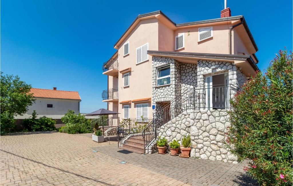 Budova, v ktorej sa apartmán nachádza