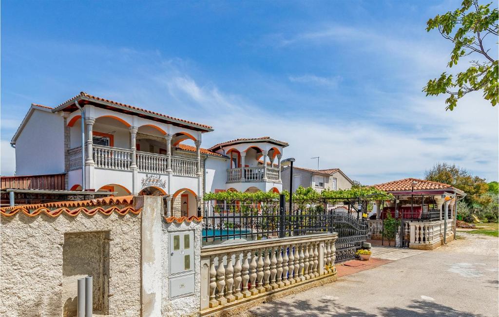 2 Bedroom Lovely Apartment In Medulin