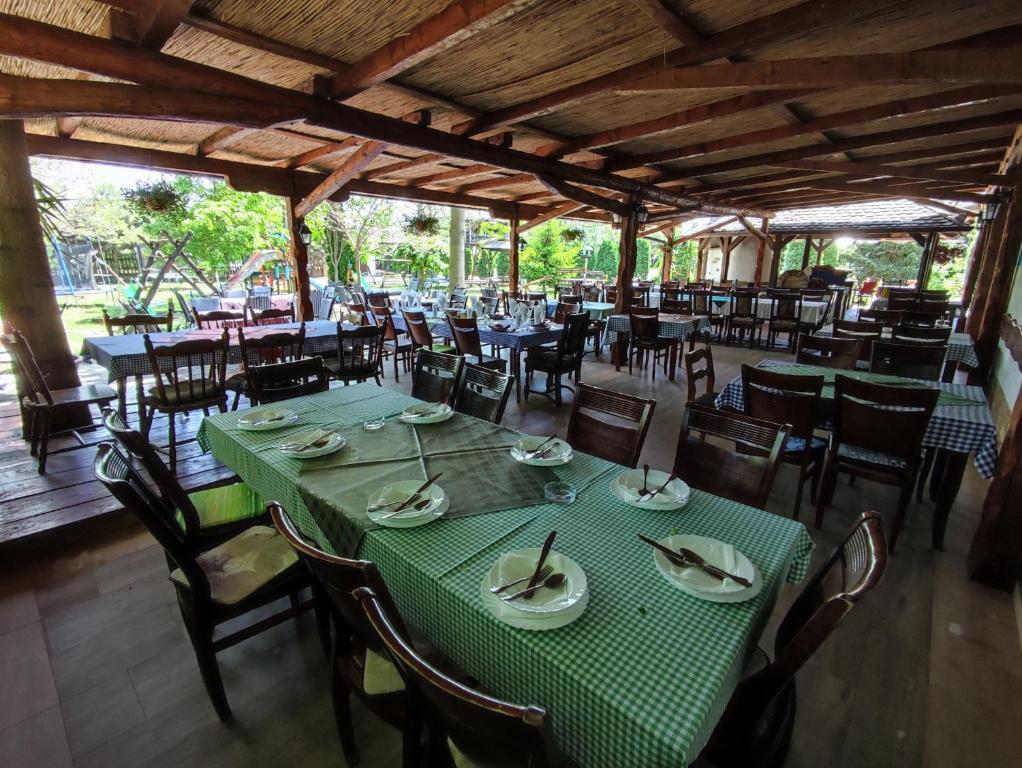 Restaurace v ubytování Jelen salaš