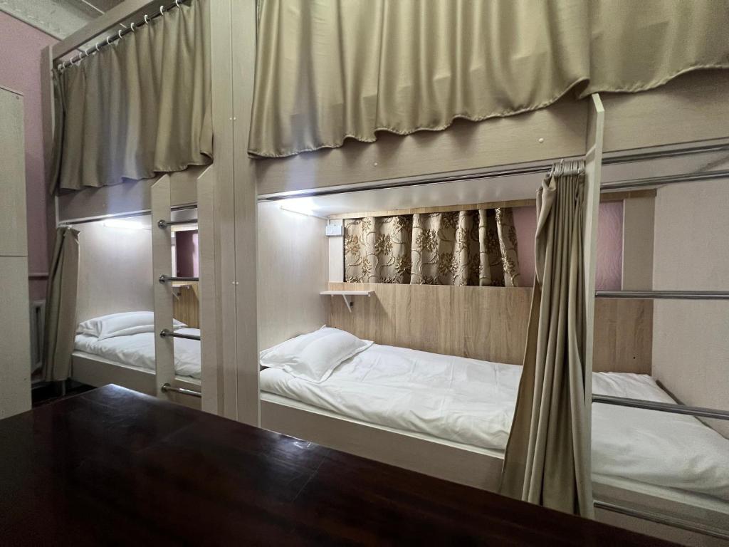 Postel nebo postele na pokoji v ubytování Bruce hostel