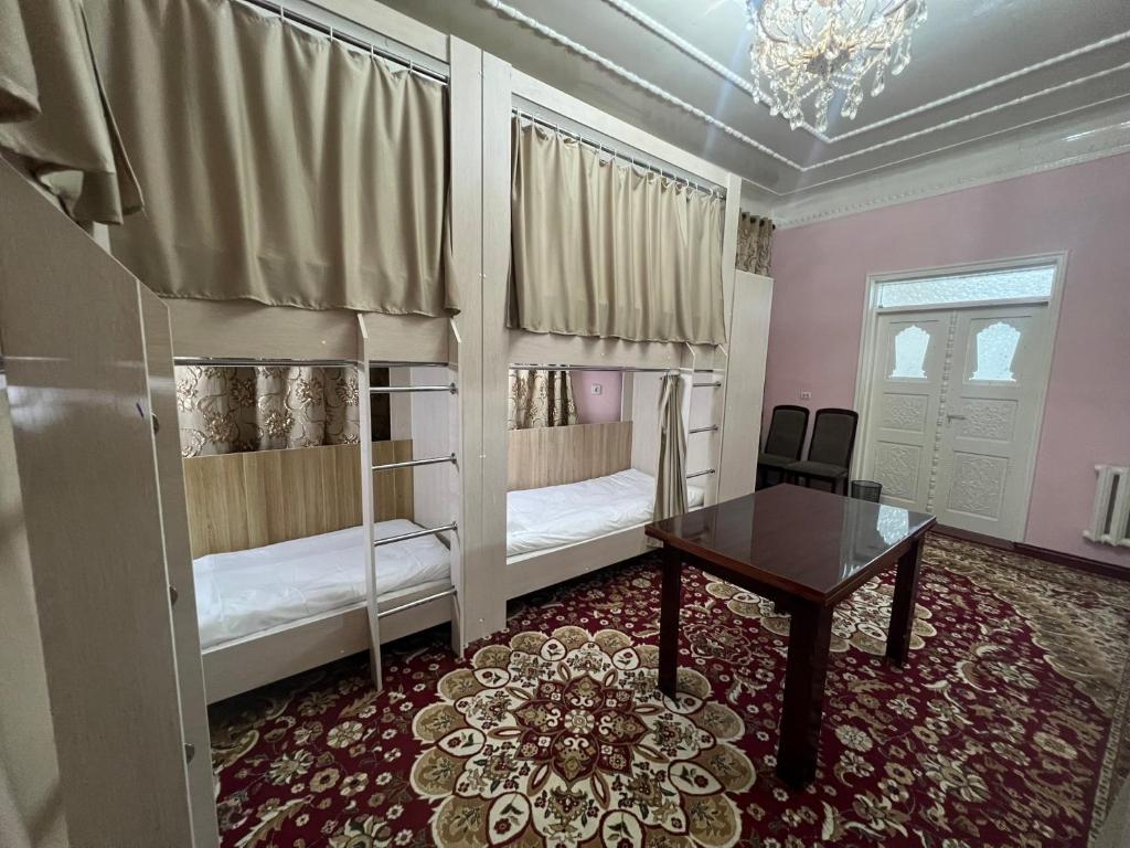 Postel nebo postele na pokoji v ubytování Bruce hostel